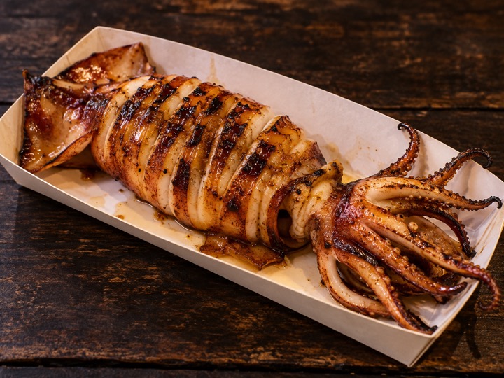 烤魷魚(焼きイカ)の見た目を紹介する生成画像